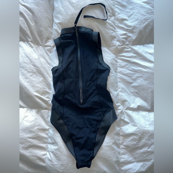 Only worn once. Ripcurl performance fit - Picture 4 of 4